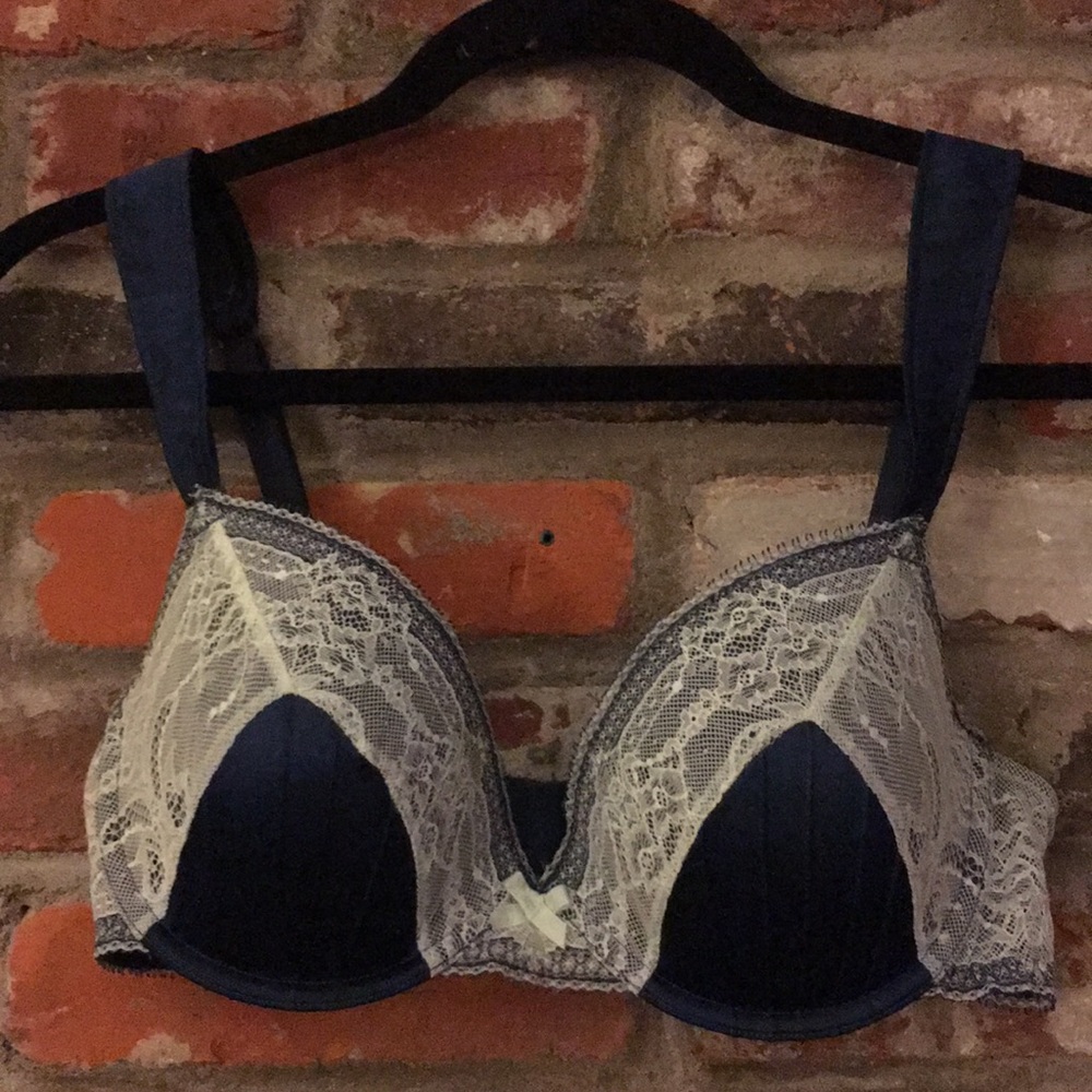 Elle McPherson 36 C bra